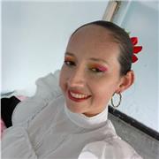 Profesora de danzas folclóricas imparte clases virtuales a niños desde los 5 años